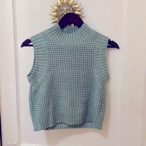 Sleeveless crop sweater vest M